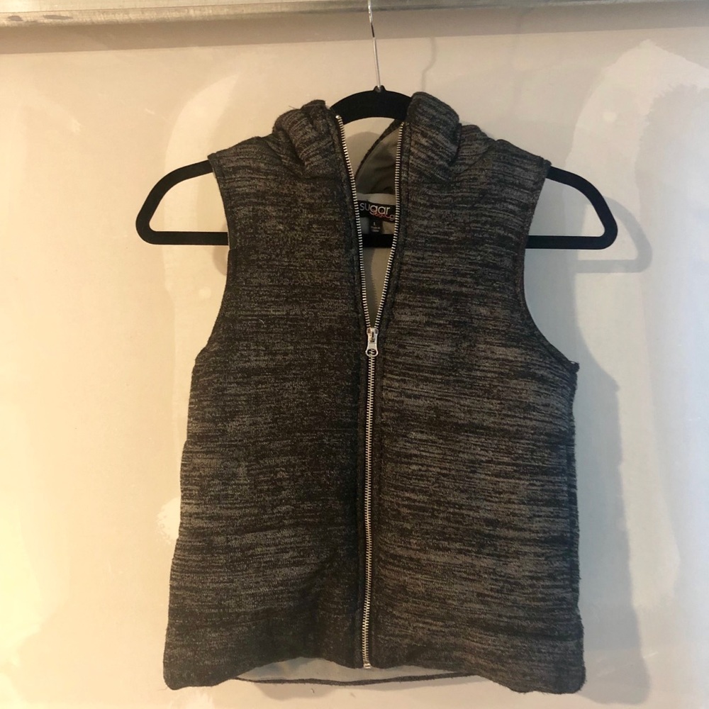 Girl’s puffy hooded vest